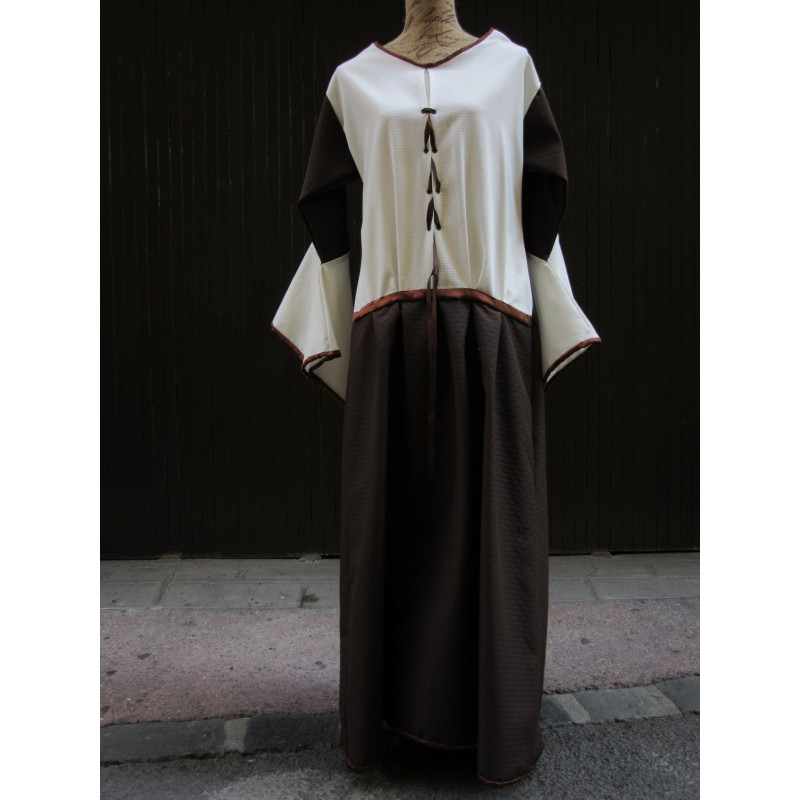 Robe d'inspiration médiévale bicolore Robe d'inspiration médiévale bicolore