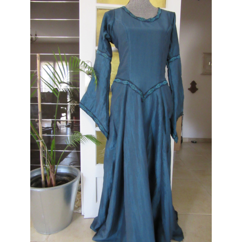 Robe Princesse 2 en taffetas avec galons Robe Princesse 2 en taffetas avec galons
