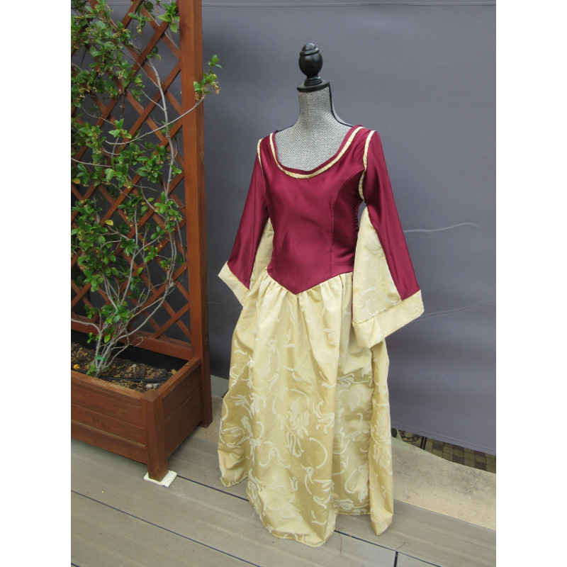 Robe d'apparat en satin duchesse et jupe à dévoré de velours Robe d'apparat en satin duchesse et jupe à dévoré de velours