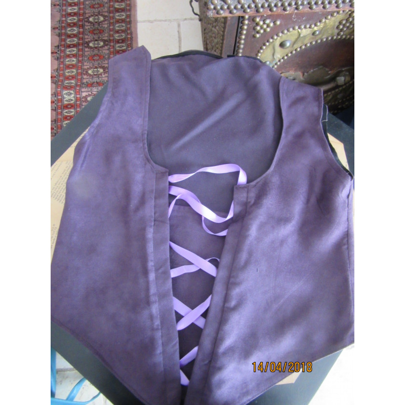 Gilet suédine à grand décolleté Gilet suédine à grand décolleté