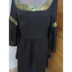 Robe d'apparat en lin bleu marine