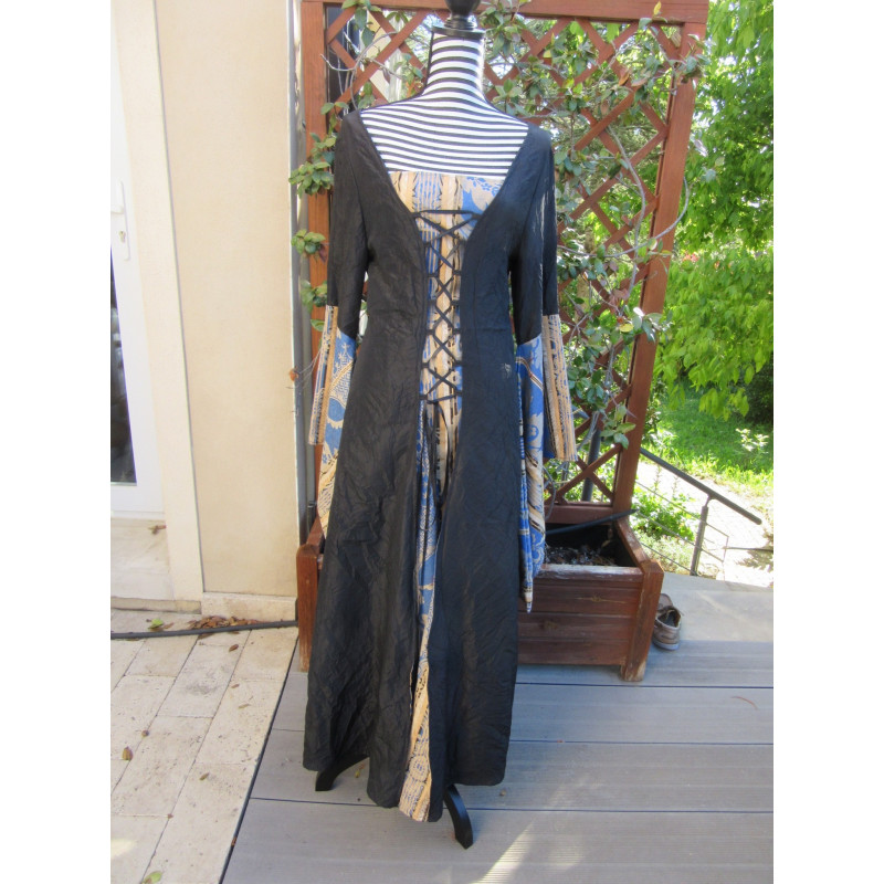 Robe en taffetas noire et jacquard de coton Robe en taffetas noire et jacquard de coton