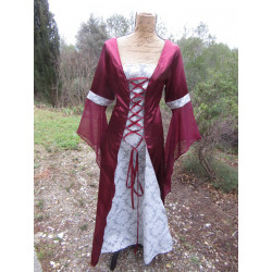 Robe d'apparat bordeaux et...