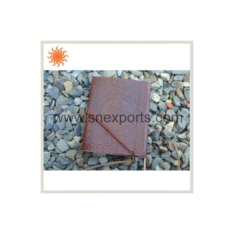 Carnet médiéval avec décor templier Carnet médiéval avec décor templier