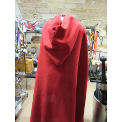 Cape velours de lainage rouge fermoir métallique